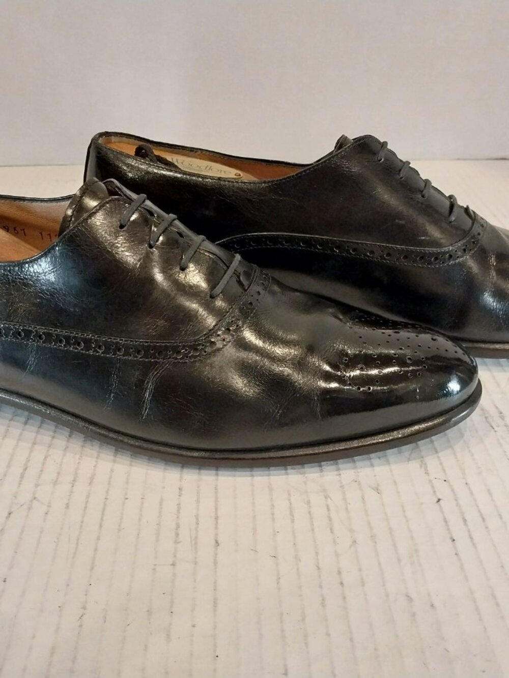 SALVATORE FERRAGAMO men's (SAVE $800) size 8.5 D black Oxford.
